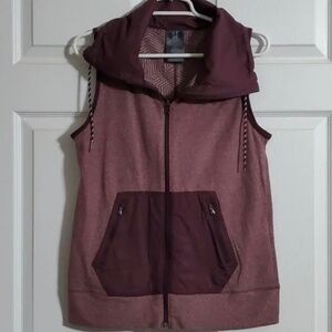 Under Armour Womens Sleeveless Collared Full Zip Outdoor Vest Burgundy Sz Small
